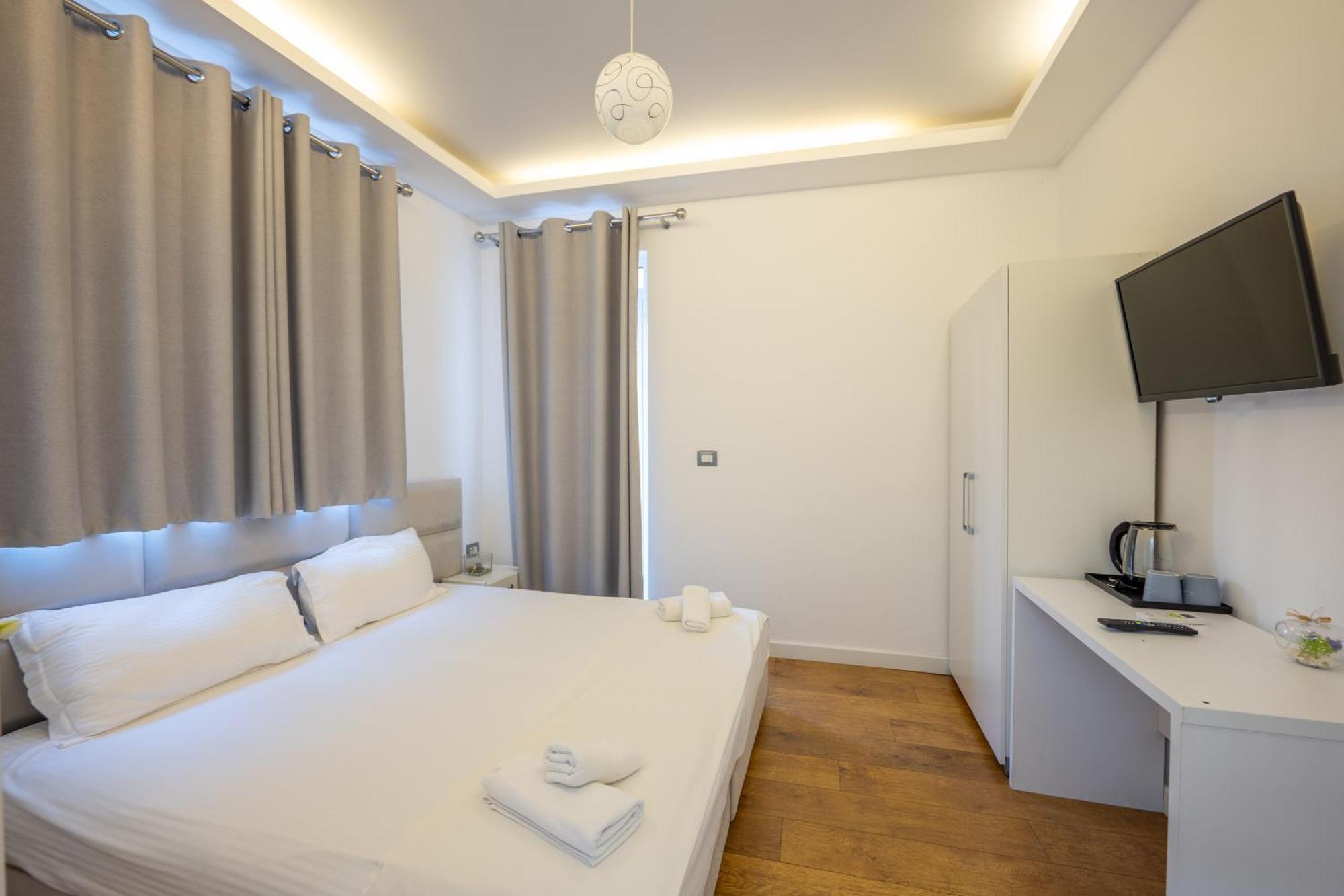 Hotel Myrtai - City Center Sarandë Exterior foto